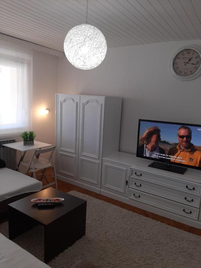 Apartman Katja Apartment Osijek Bagian luar foto